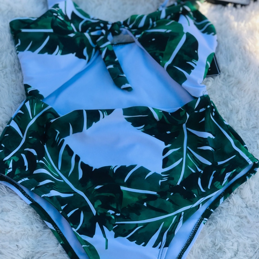 Bathing suits - Picture 2 of 6